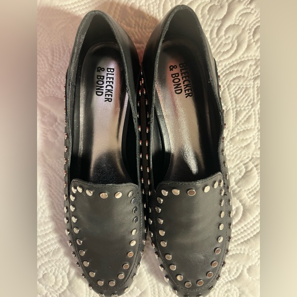 BLEECKER & BOND Arianna Black Leather Flats with Silver Studs, Size 7, NWOT - Picture 2 of 8